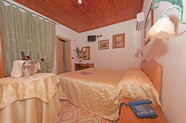Hotel Villa Franca - mese di Settembre - Ingresso offerte-Isola d'Ischia